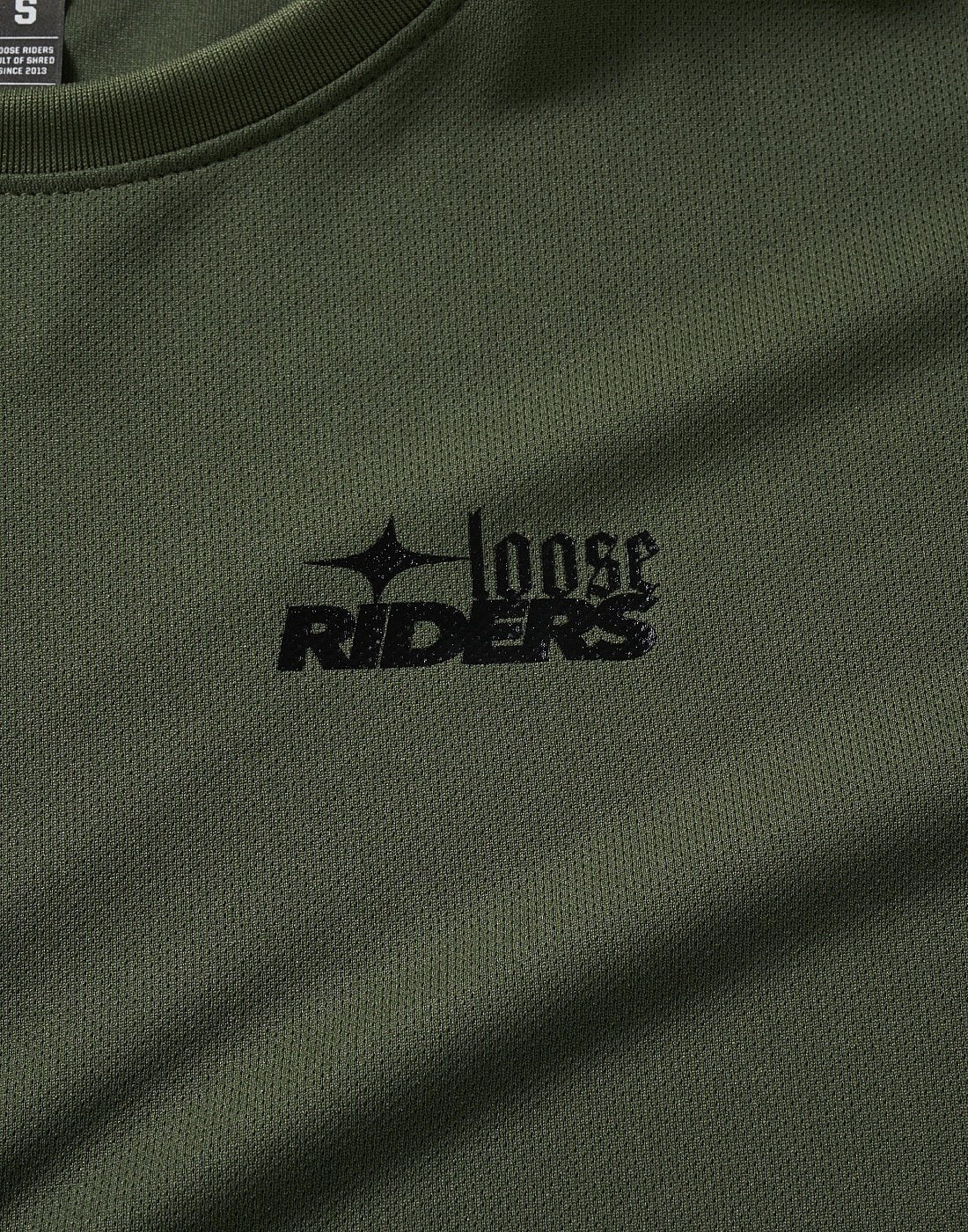 Polera Essential TW Olive Loose Riders