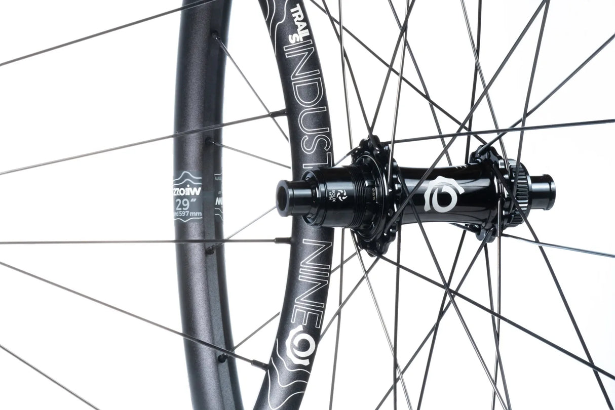 Llanta Industry 9 EN300 V2 ARO 27.5 / 32H