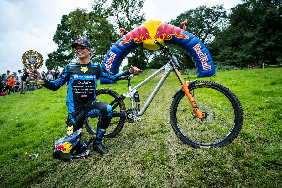 La Copa del Mundo cambió de manos: Vermette campeón de DH en su primer año élite y Vidaurre tercero en el XCO