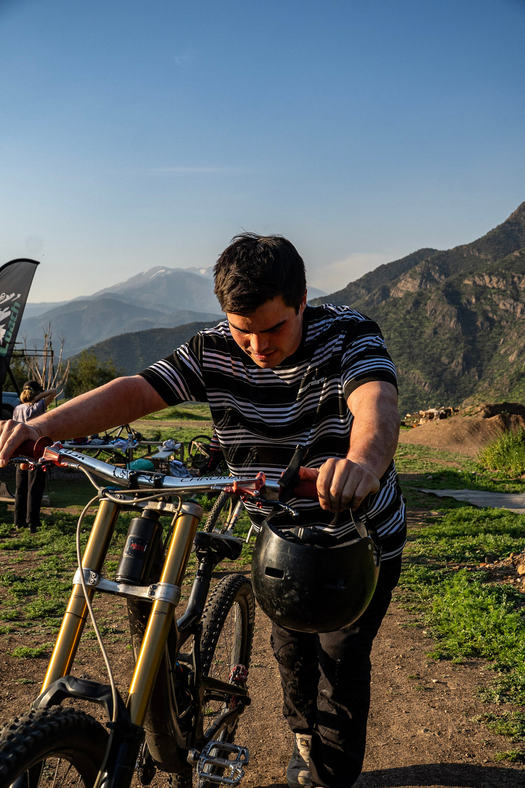 Polera Austin black Loose Riders