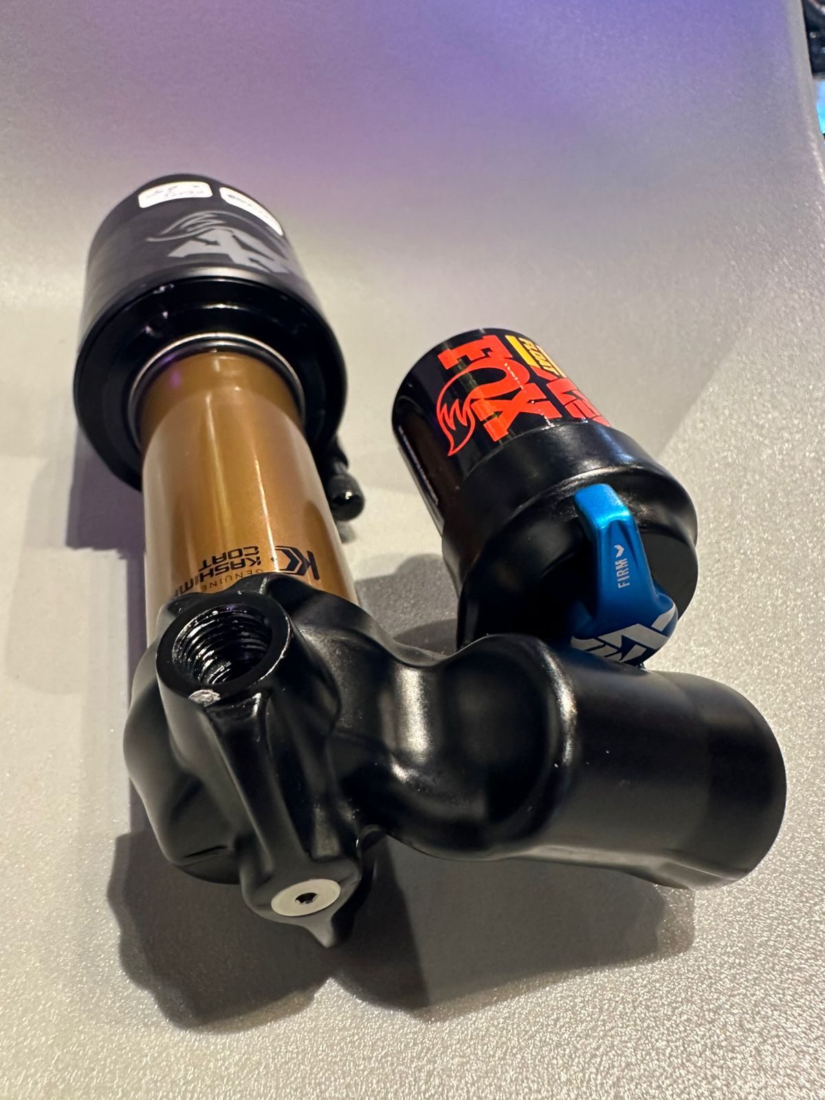 SHOCK FOX FLOAT X2 FACTORY TRUNNION 205X65 (SEMI NUEVO)